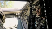 Bei militärischen Einsätzen gerät auch die Psyche von Streitkräften in Gefahr. Reporter Frank Seibert (hier bei einer Panzerfahrt) will wissen, was bei einem Trauma im Gehirn passiert und warum es Betroffene so anhaltend belastet.