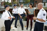 Fröhliche Feierabendrunde an Bord der Silbermöwe: Marlene Weber, Paula Sprenger, Fahri Celik, Jasmin Sayed und Wolf Malletzke.