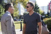 Bei diesem Fall zieht NCIS-Oberhaupt Pride (Scott Bakula, r.) alle Register. Steckt Hamilton (Steven Weber, l.) etwa mit Garcia unter einer Decke?