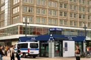 Seit dem Mauerfall ist der Alexanderplatz wieder zu einem der wichtigsten Knotenpunkte im Zentrum Berlins geworden.