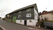 Das 27.500 Euro-Schnäppchenhaus ist in einem entsprechend sanierungsbedürftigem Zustand.