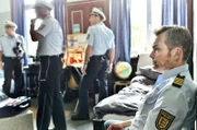 Hausdurchsuchung im renommierten Internat. Andreas Rambach (Ole Puppe, r.) hält nichts von Eliteinternaten.