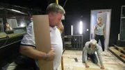 Mit der Hilfe von Dieter und Claudia will Guido (li.) eine Mini-Disco bauen