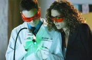 Menschen können lügen, Beweise nicht! Detective Mac Taylor (Gary Sinise) und Stella Bonasera (Melina Kanakaredes) kommen dem Mörder auf die Schliche.