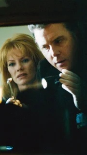 Eine Frau ist verschwunden. In ihrer Wohnung suchen Gil (William Petersen) und Catherine (Marg Helgenberger) nach Spuren und finden einen Zahn. Für die Ermittler ist klar: Portia Richman ist tot - doch wo ist ihre Leiche?