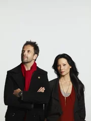 (2. Staffel) - Lösen Kriminalfälle auf höchst eigenwillige Weise: Sherlock Holmes (Jonny Lee Miller, l.) und Joan Watson (Lucy Liu, r.) ...
