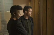 Senior Agent Okhile (Noma Dumezweni, l.); Agent Ross (RIchard Madden, r.)