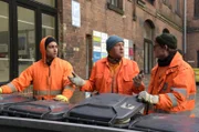„Käpt’n“ Werner (Uwe Ochsenknecht, Mitte), Tarik (Daniel Rodic, li.) und Ralle (Jörn Hentschel, re.) sorgen sich um ihre Arbeit.