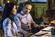 Ein neuer Fall beschäftigt Sherlock Holmes (Jonny Lee Miller, r.) und Joan Watson (Lucy Liu, l.) ...
