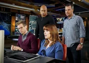 "The Sound of Silence" - Pictured: Barrett Foa (Tech Operator Eric Beale), LL COOL J (Special Agent Sam Hanna), Renée Felice Smith (Intelligence Analyst Nell Jones) and Chris O'Donnell (Special Agent G. Callen).