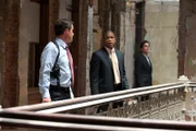L-R: Peter Burke (Tim DeKay), Clinton Jones (Sharif Atkins) und Neal Caffrey (Matthew Bomer)