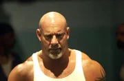 Wenn es um das Wohl seiner Tochter geht, versteht Burk (Bill Goldberg) keinen Spaß. Das wird auch Bandenchef Cortez bald zu spüren bekommen ...
