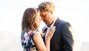 Zwischen Rosa (Alexandra Neldel) und Mark (Janek Rieke) kommt es zu einem Kuss.