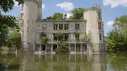Das Schloss De La Mothe-Chandeniers wird auf das 13. Jahrhundert datiert. Im Besitz von Francois de Rochechouart wurden dort zahlreiche Gäste zu extravaganten Feierlichkeiten empfangen.