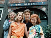 v.l.: Lisa (Katharina Wäschenbach), Susi (Kerstin Fräger), Uwe (Lennardt Krüger), Hexe (Marleen Lohse)