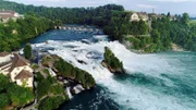 "Wunderwelt Schweiz: Wasser und Eis - Erzählt von Max Moor": Panoramafoto des Rheinfalls von Schaffhausen.