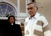 Der Broadwaystar Fred Fusco (Lorne Greene, r.) kann selbst Jonathan (Michael Landon, l.) nicht überzeugen, dass er Gott gesehen hat.