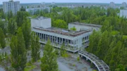 Bildunterschrift: Der Marx-Generator im russischen Istra sticht verlassen aus der bewaldeten Landschaft hervor.