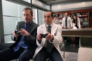 Obwohl sie nicht getroffen wurde, spuckt die 19-jährige College-Studentin Addie (Lyndsy Fonseca) plötzlich Blut. Kann Dr. House ihr helfen?