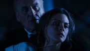 l-r : Benjamín(Manuel de Blas,l),Alicia Alarcón(Amaia Salamanca,r)