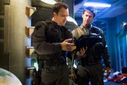 Lt. Colonel John Sheppard (Joe Flanigan, r), Dr. Rodney McKay (David Hewlett, l)