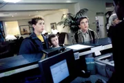 Malcolm (Frankie Muniz, re.), Reese (Justin Berfield, li.) und Dewey (Erik Per Sullivan, mi.) nehmen Reißaus. Mit Hal's Kreditkarte im Gepäck nisten sie sich in einem Nobelhotel ein.