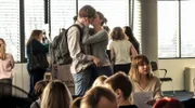 Laura hofft, dass sie mit ihrem Freund Elias zusammenbleiben kann.