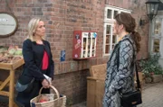 Mona (Jana Hora-Goosmann, l.) ist getroffen, als Tatjana (Judith Sehrbrock, r.) ihr unterstellt, keine Selbstachtung zu haben.