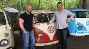 Michael Manousakis (r.) and his old school friend Volker Stein.