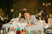 L-R: Jules Vaughn (Hunter Schafer), Rue Bennett (Zendaya)