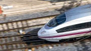 Die acht Waggons des AVE 103 bestehen aus leichten Aluminium. Seine aerodynamische Form bringt zusätzlich Speed.