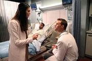 Dr. Jessica Adams (Odette Annable) und Dr. Robert Chase (Jesse Spencer) versuchen dem blinden Will (Michael B. Jordan, hi.) zu helfen, dessen Zustand sich zunehmend verschlechtert.