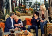 ARD ROTE ROSEN FOLGE 1141, Achim (Peter Rühring, l.) fällt es nach der gemeinsamen Kreuzfahrt schwer, sich von Erika (Madeleine Lierck-Wien, 2.v.l.) zu trennen (mit Anja Franke, 2.v.r. und Saskia Valencia, r.).