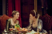Mary Villiers (Julianne Moore, re.)
