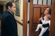 L-R: Geschockt erfährt Taub (Peter Jacobson), dass seine Ex-Frau Rachel (Jennifer Crystal Foley) mit dem gemeinsamen Baby ans andere Ende des Landes ziehen will ...