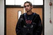 Elliot (Dominic Fike)