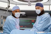 v.li.: Jason George (Dr. Ben Warren), Jesse Williams (Dr. Jackson Avery).