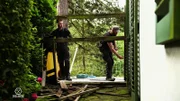 Marcel and his trainee Joshua replace an old wooden fence in Wuppertal.