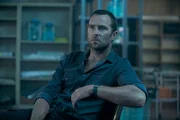 Sgt. Damien Scott (Sullivan Stapleton)