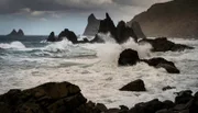 Die Küste im Nordosten Teneriffas am Fuße des Anaga-Gebirges ist rau und zerklüftet.