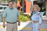 Die Goldbergs / Staffel 1 / Folge 1 / Haben alle Hände voll zu tun: Murray und Beverly Goldberg: Jeff Garlin als Murray Goldberg, Wendi McLendon-Covey als Beverly Goldberg /