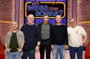 Moderator Kai Pflaume und seine Rateteam-Kapitäne Bernhard Hoëcker und Elton begrüßen in dieser Sendung den Komiker und Schauspieler Markus Maria Profitlich und den Kabarettist und Musiker Rüdiger Hoffmann.