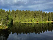 Der malerisch gelegene Fichtelsee.