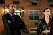 L-R: Detective Ed Green (Jesse L. Martin), Detective Nina Cassady  (Milena Govich)