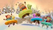 Nele, Sami, Jonas und KiKi (v.l.n.r.) haben viel Spaß im Schnee.