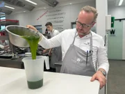 Hubert Wallner in seiner Küche im Seerestaurant Saag