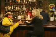 Frank Reynolds (Danny DeVito), Dee Reynolds (Kaitlin Olson)