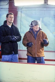 Howie (Howie Long, l.) und Coach Clarence (Terry Bradshaw)