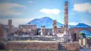 Pompeji - die antike römische Stadt am Fuße des Vesuvs. Als der Vulkan vor knapp 2000 Jahren ausbricht, macht er die Stadt unsterblich. Eine Fundgrube für die Wissenschaft.