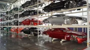 Jährlich produziert der britische Autohersteller Aston Martin etwa 6.500 Fahrzeuge.